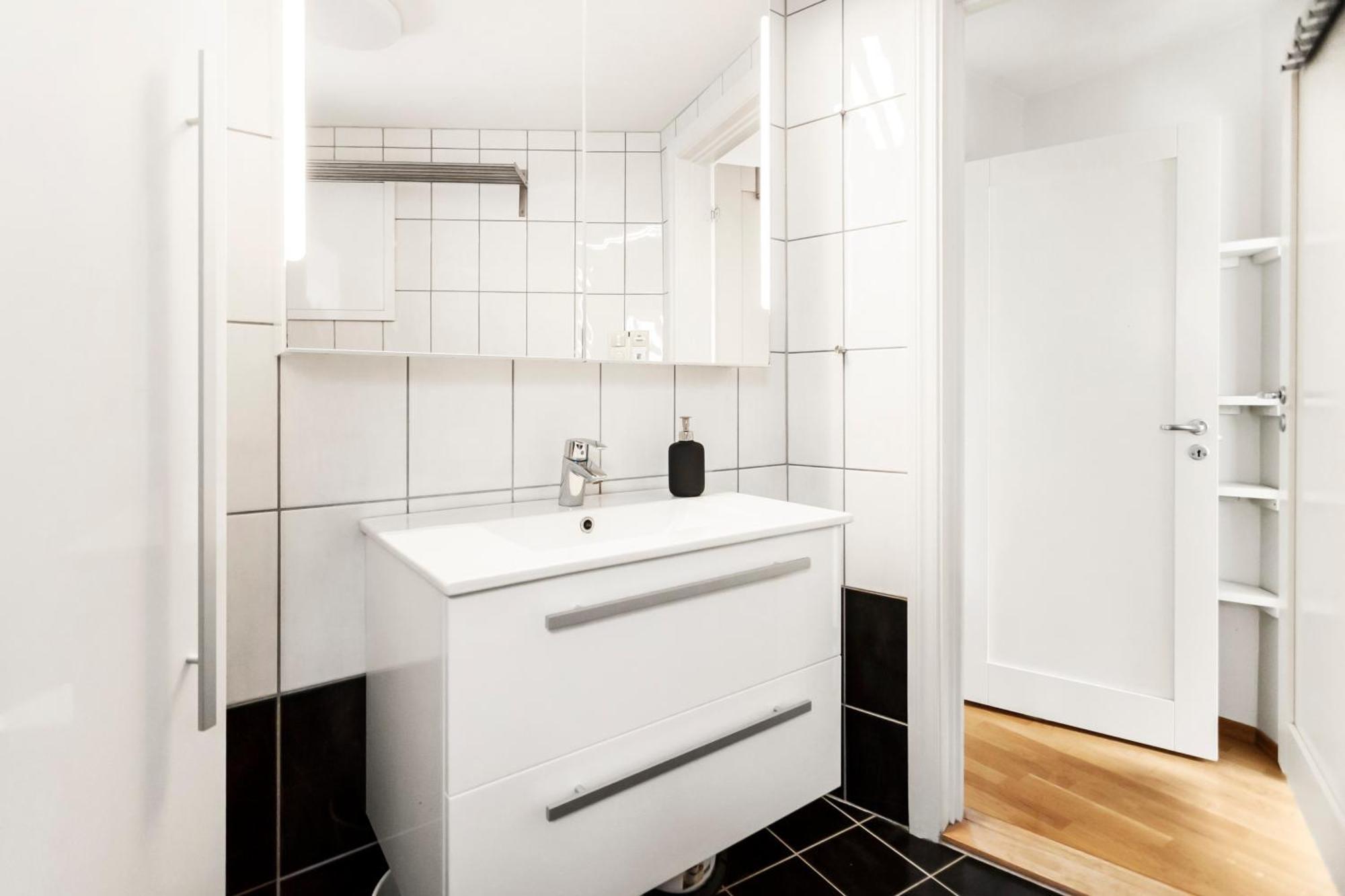 Modern And Spacious Apt In Historic Area Of Apartamento Bergen