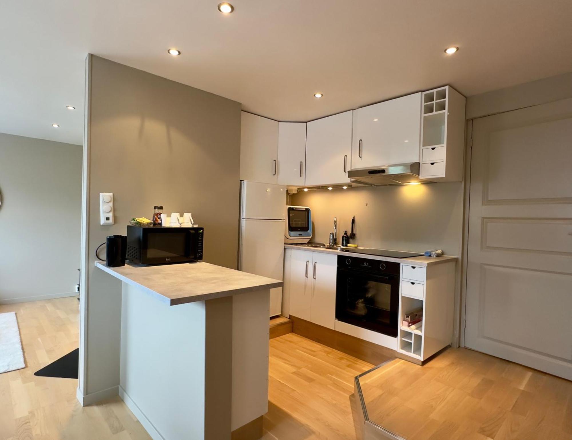 Walking Distance To Center With Private Parking Apartamento