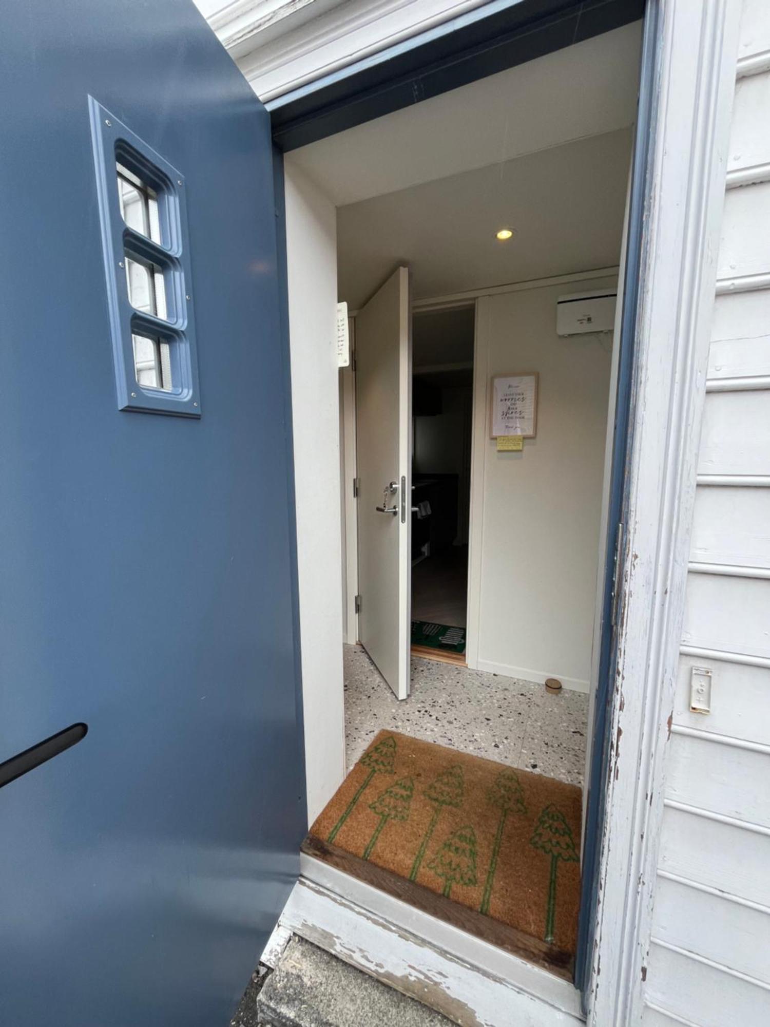 Entire Renovated Apartment From 1780 With Kitchen, Bath, Bedroom, And Living Room In Skuteviken Apartment *