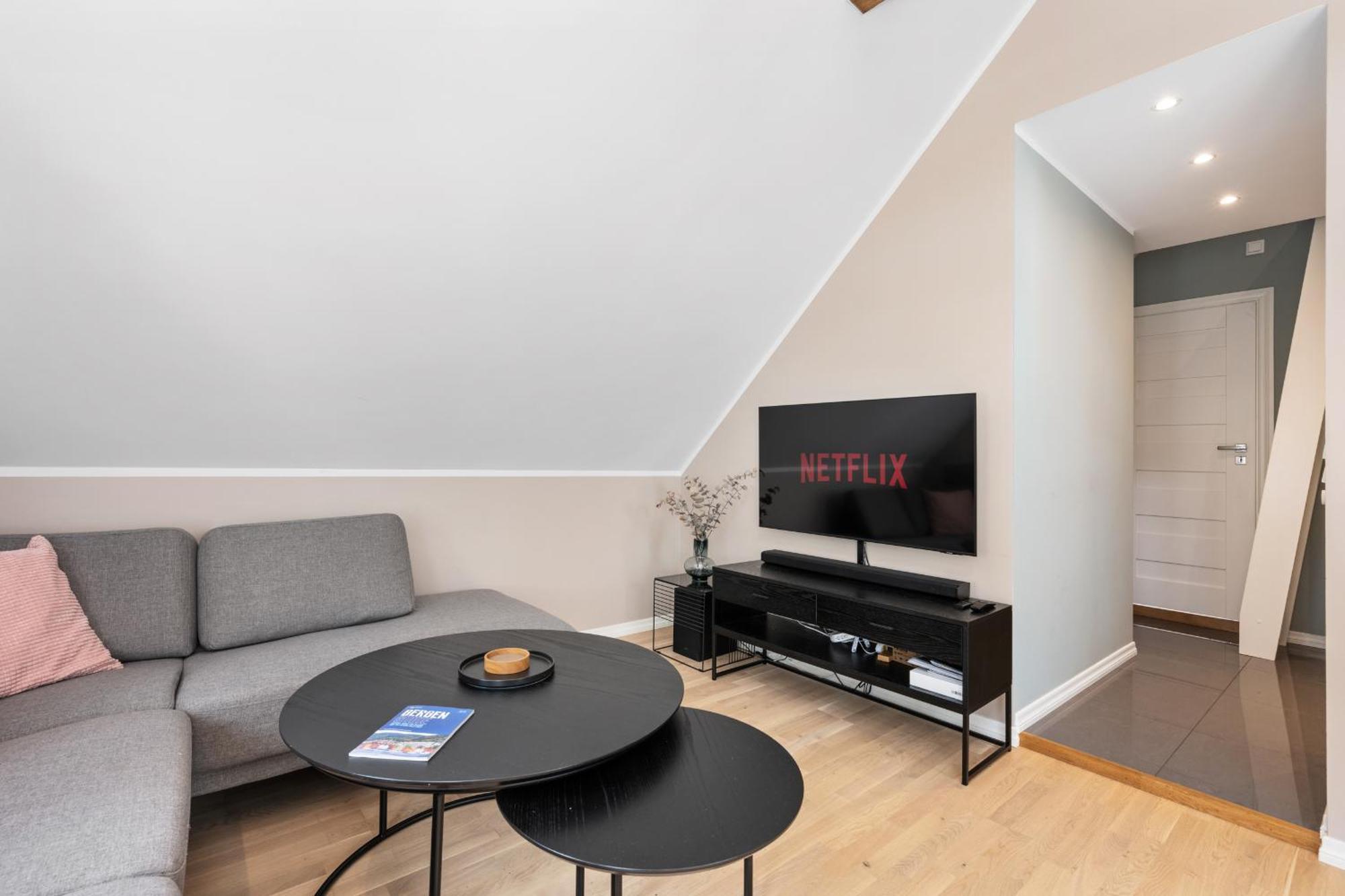 Apartment Roomsly I Next To Bryggen With Balcony Bergen