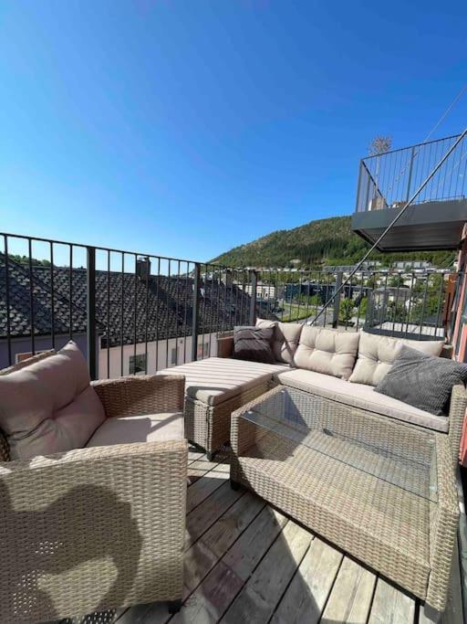 Dinbnb I 1 Minute To Tram! Newly Built With Balcony & 3 Beds
