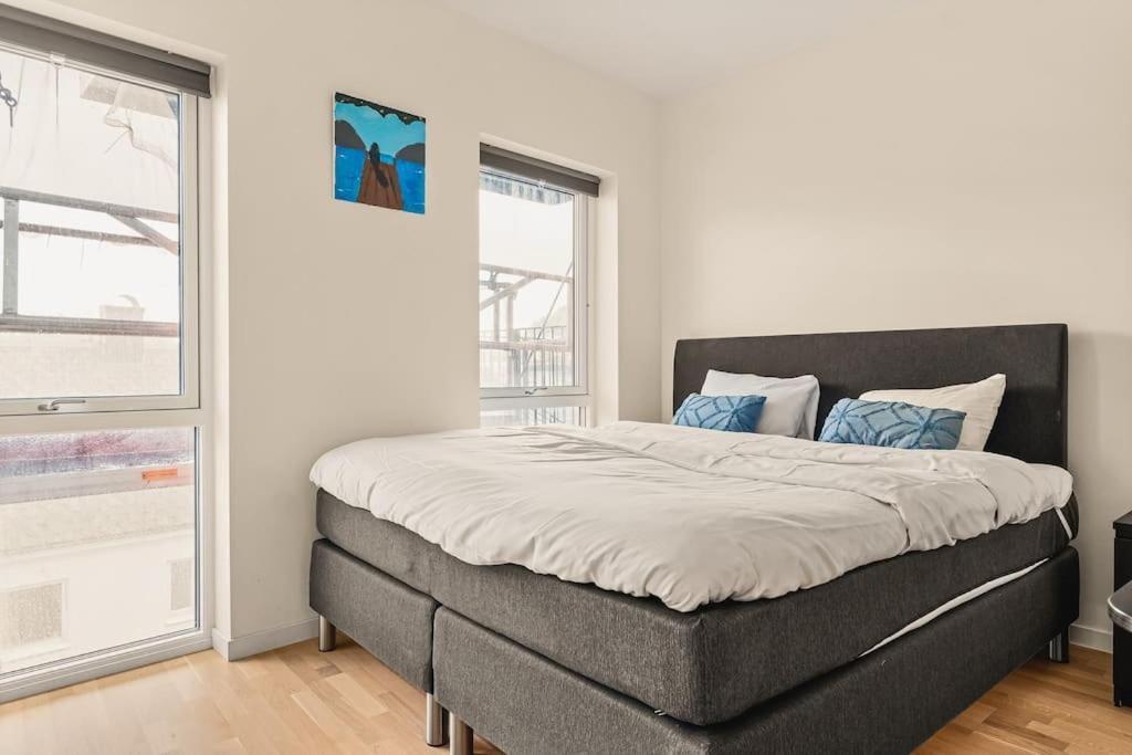 Dinbnb I 1 Minute To Tram! Newly Built With Balcony & 3 Beds