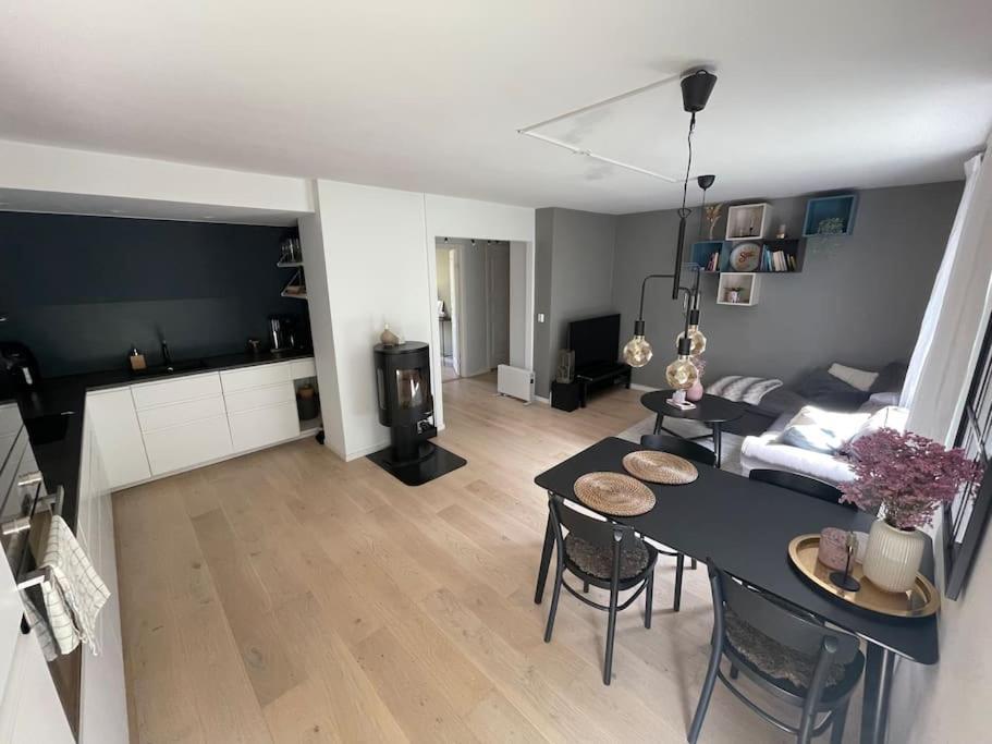 Dinbnb I 2 Balconies I Newly Renovated I Urban Location Lägenhet