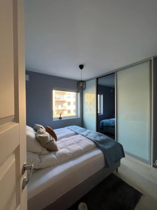 Dinbnb I 2 Balconies I Newly Renovated I Urban Location *