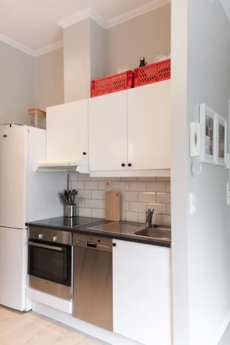 Dinbnb I Everything You Need - 4 Minutes To The City Train! Apartment