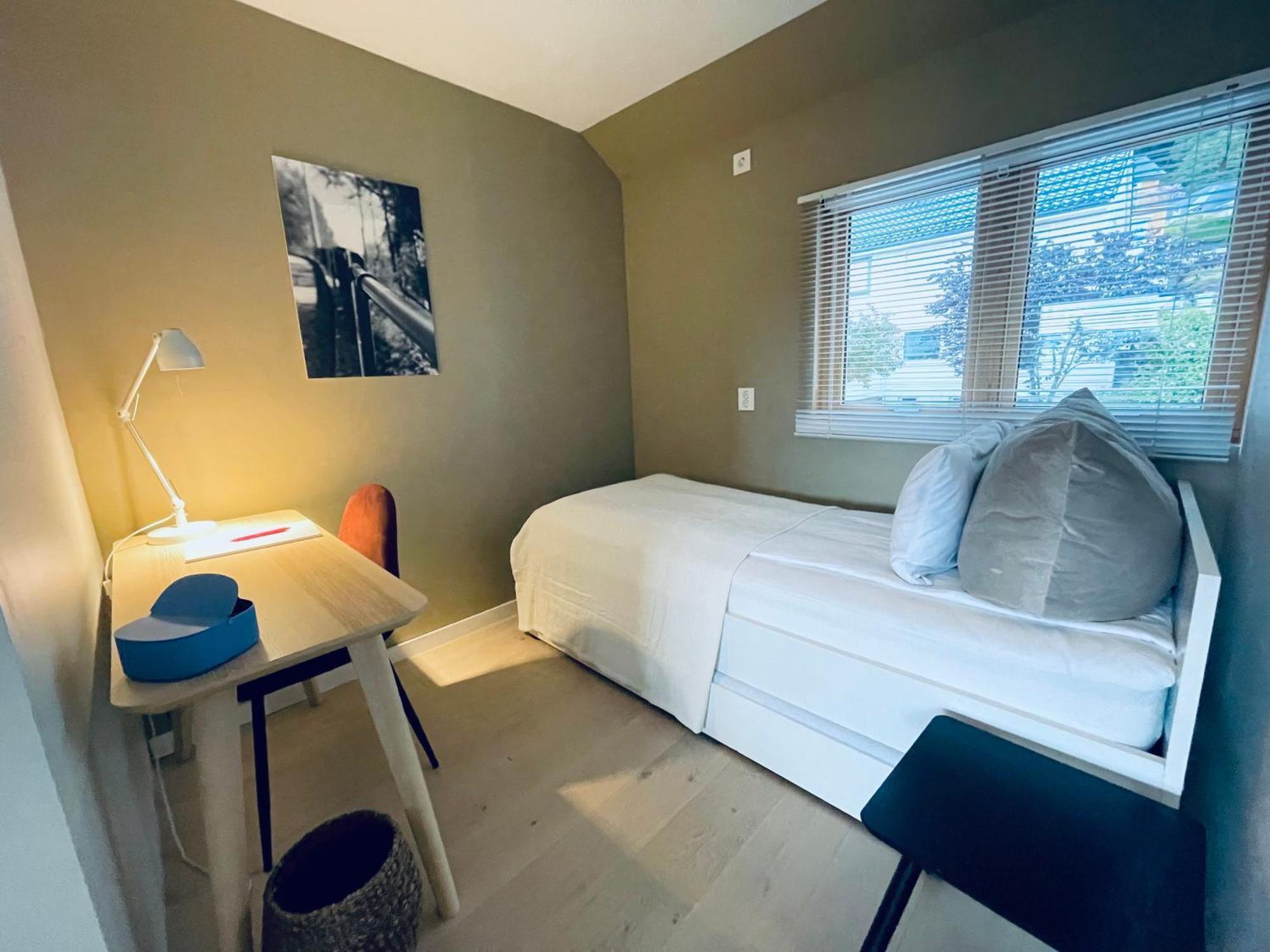 Apartment Feels Like -free Parking -attractive Location