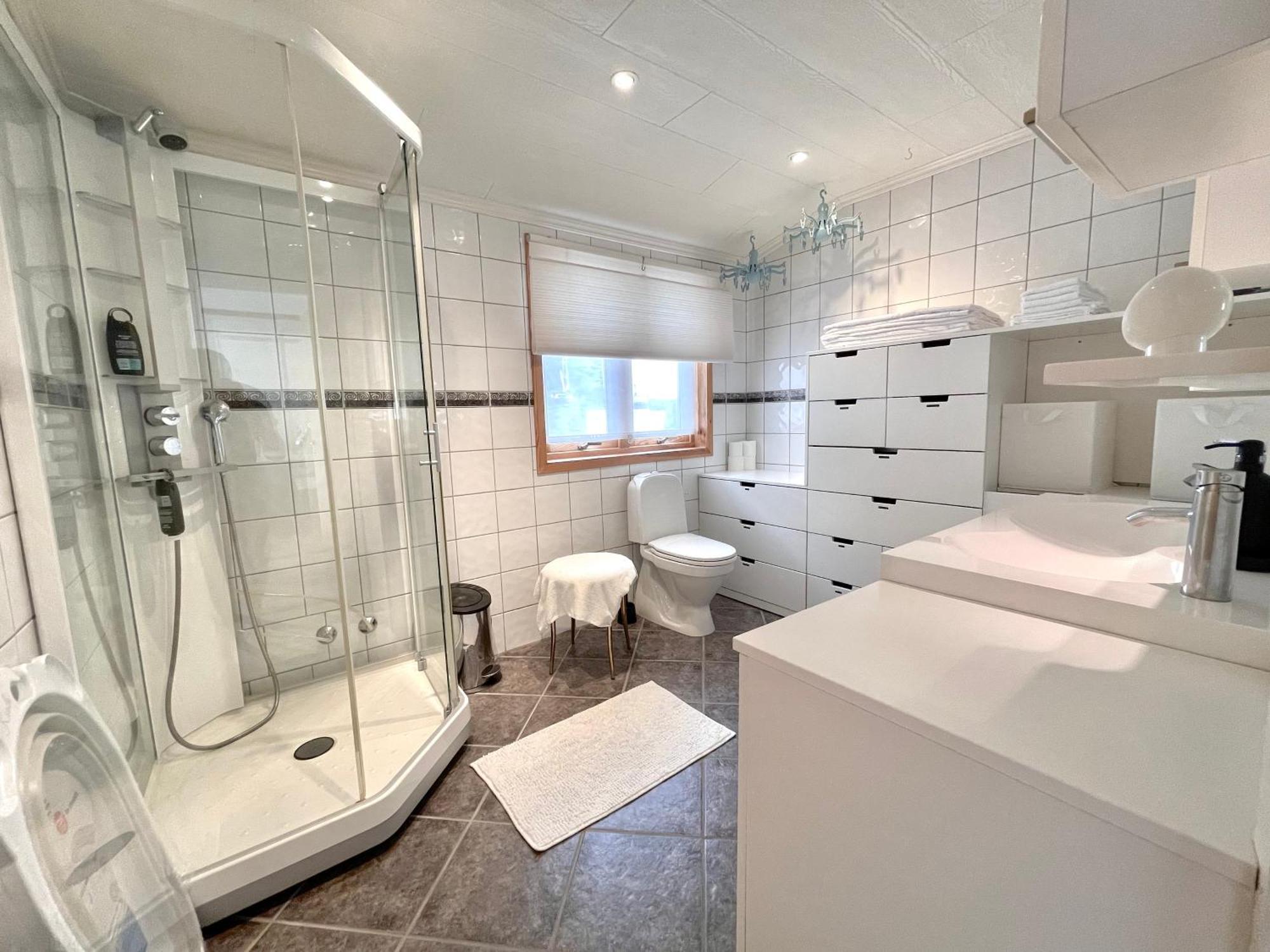 Apartment Feels Like -free Parking -attractive Location *
