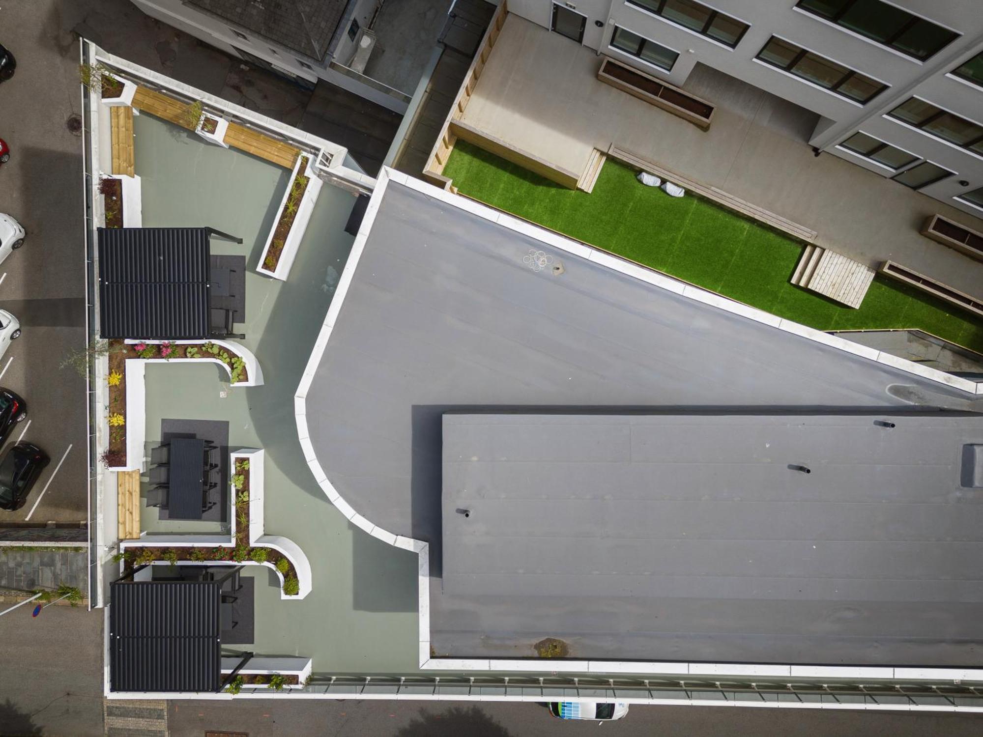 L Urban - Spacious With Private Terrace *
