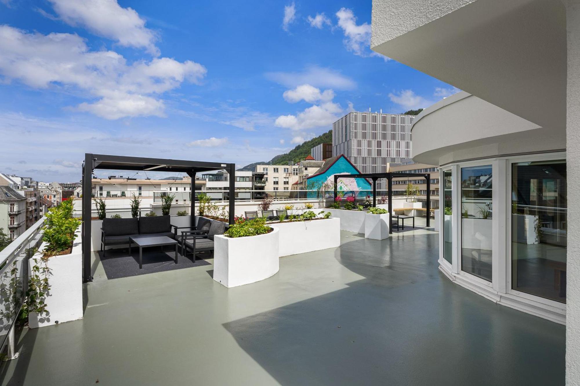 L Urban - Spacious With Private Terrace