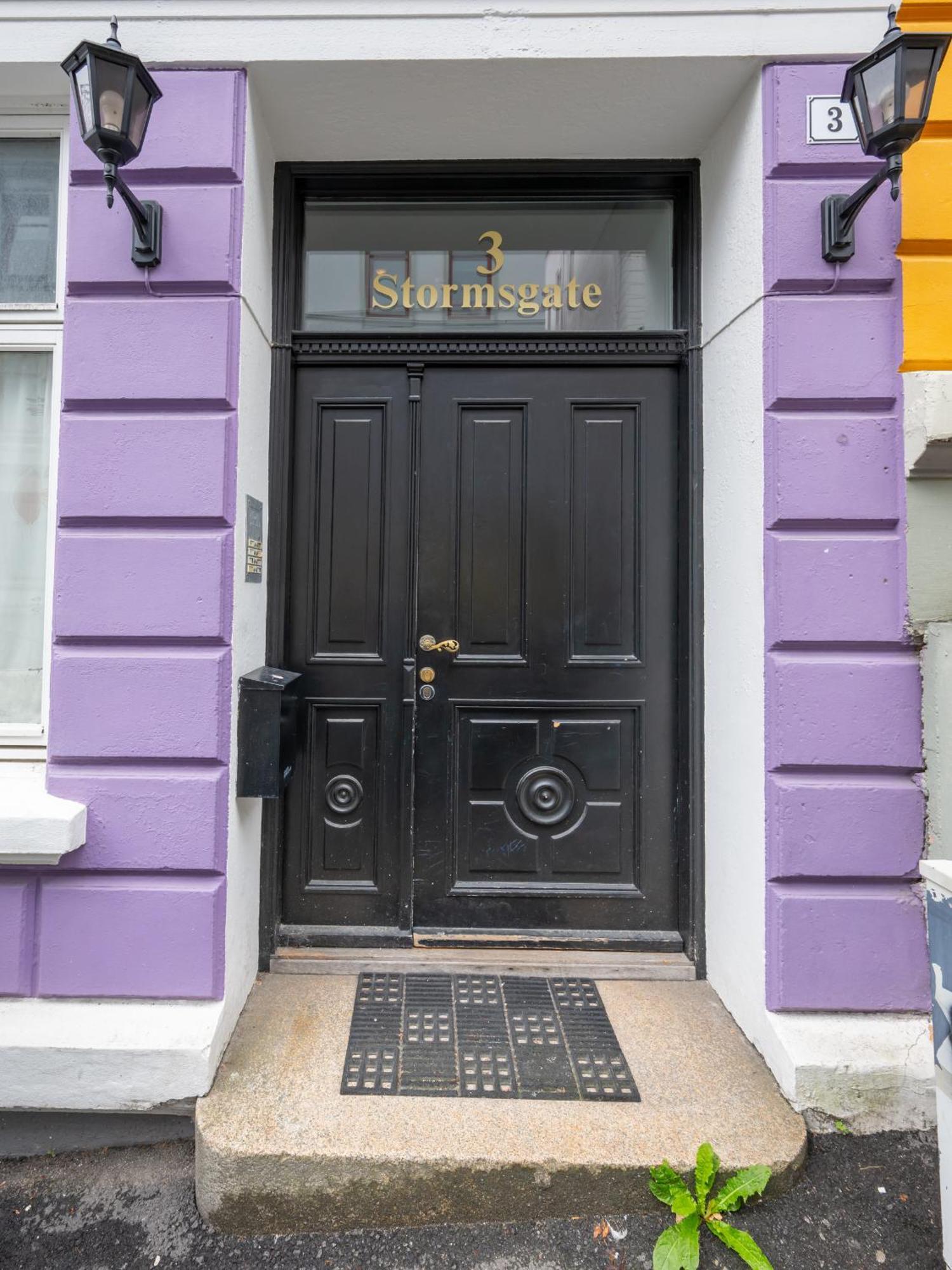 Centrally Located With Balcony * Bergen