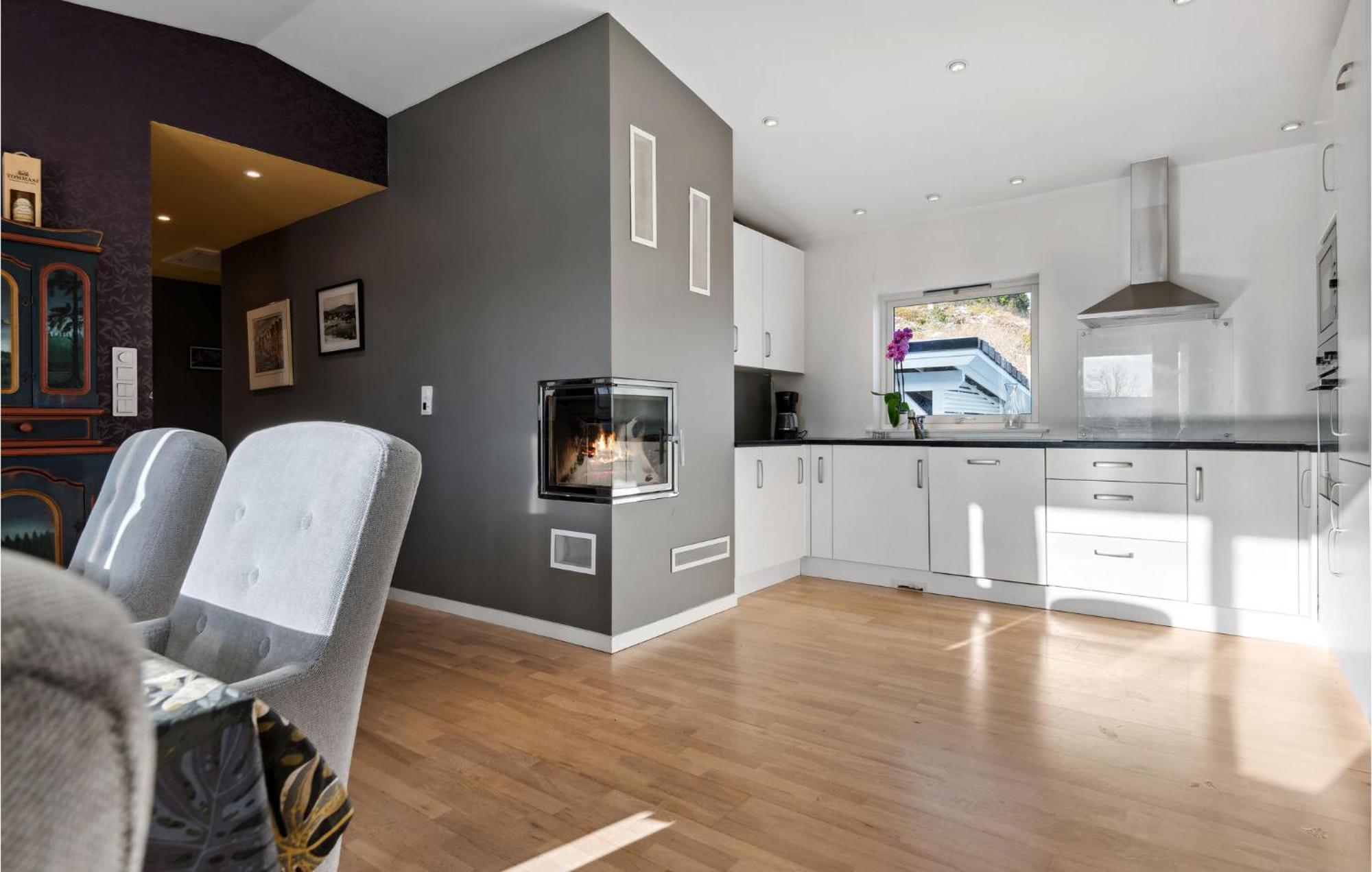 Apartment 3 Bedroom Awesome In Nesttun *