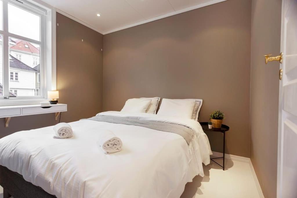 Căn hộ New! Modern Floor In Historic Area! Bergen