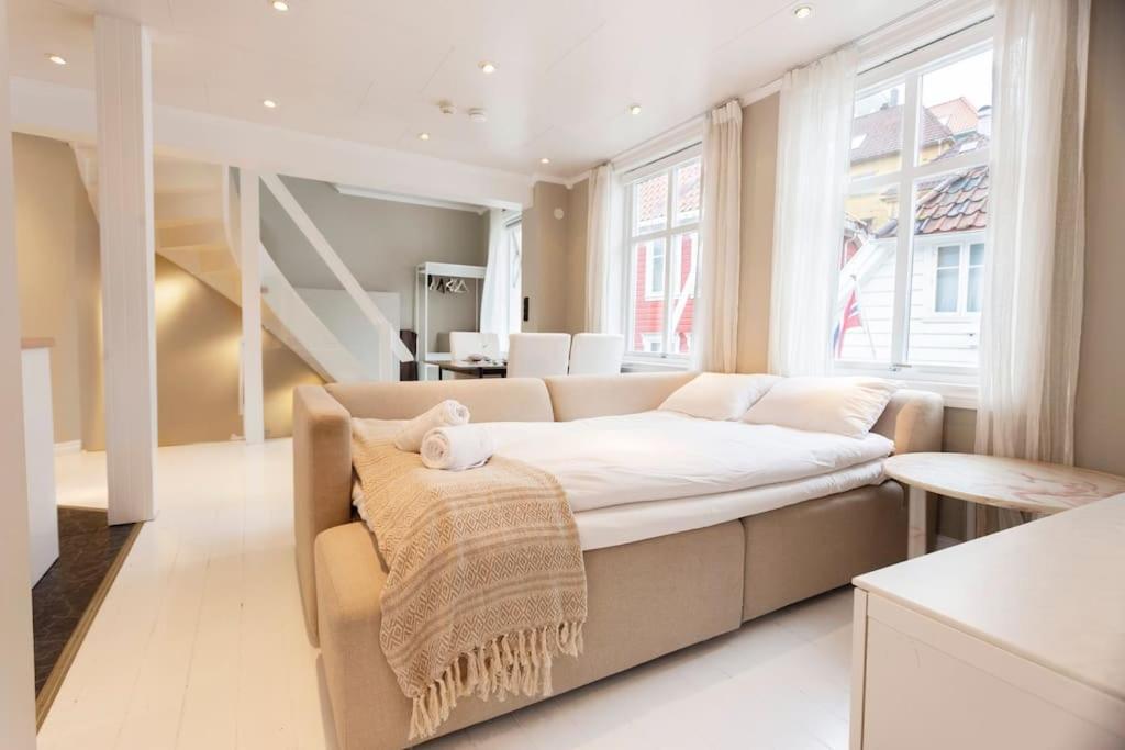 Apartment New! Modern Floor In Historic Area!