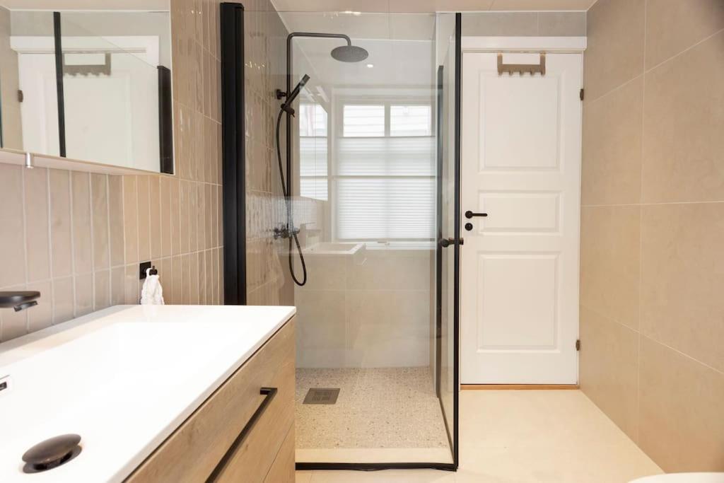 Apartment New! Modern In Historic Area Of Bergen!