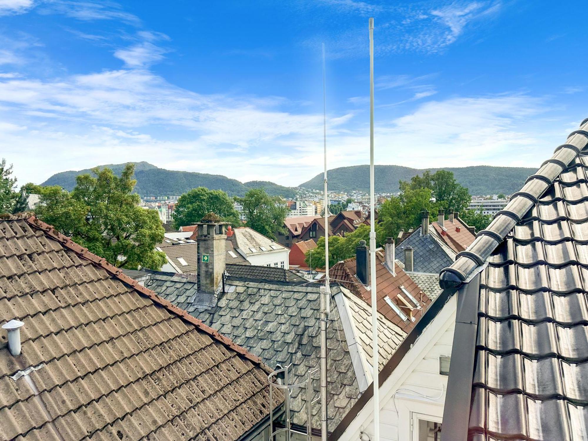 View To Bryggen - Renovated Dec 24 - Historic Cobblestone Street Apartment *