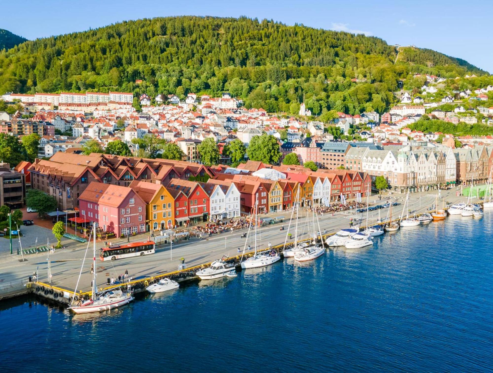 View To Bryggen - Renovated Dec 24 - Historic Cobblestone Street *