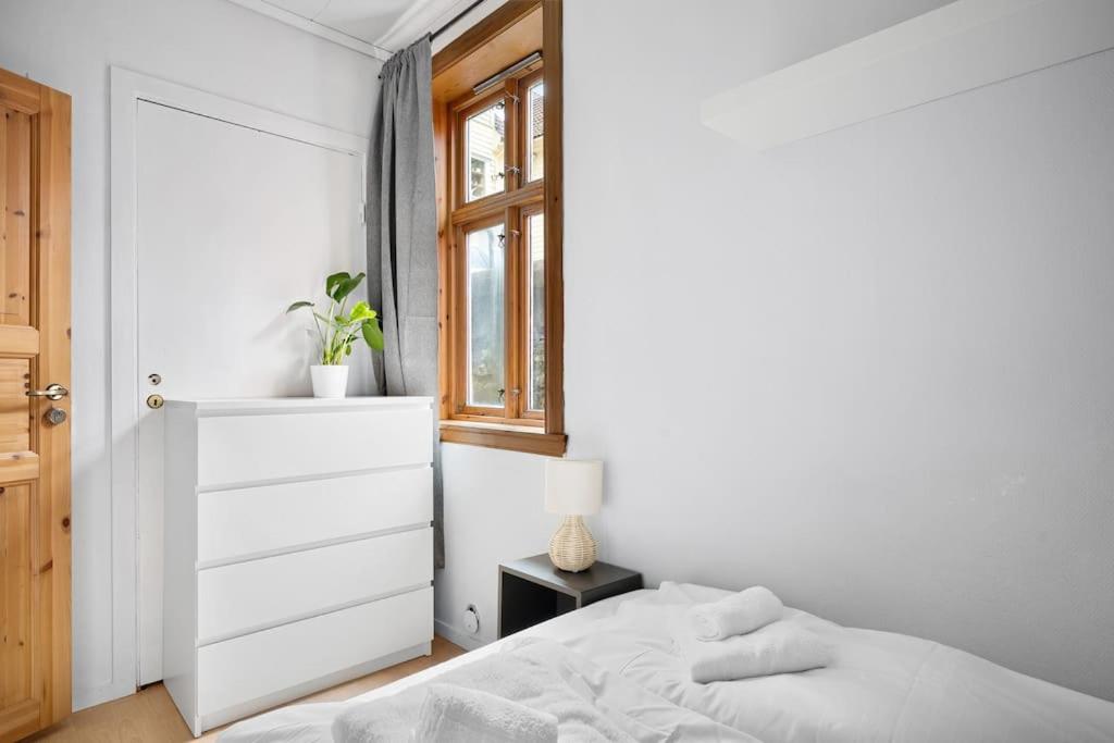 The Red House - Affordable Living In Center *