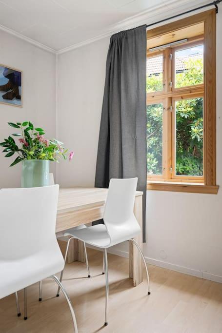 The Red House - Affordable Living In Center Bergen