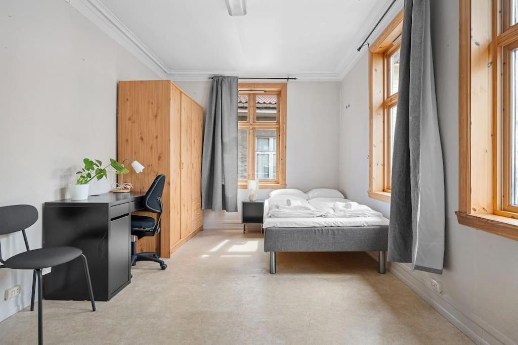 The Red House - Affordable Living In Center * Bergen