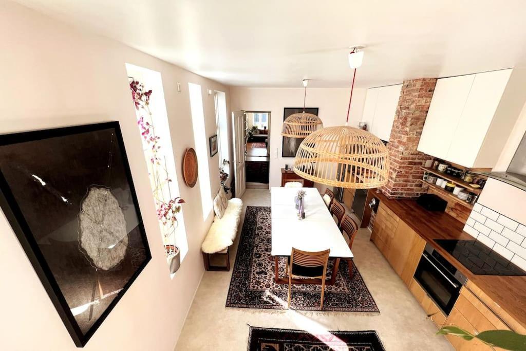 Spacious Historical Art Oasis In The Center *