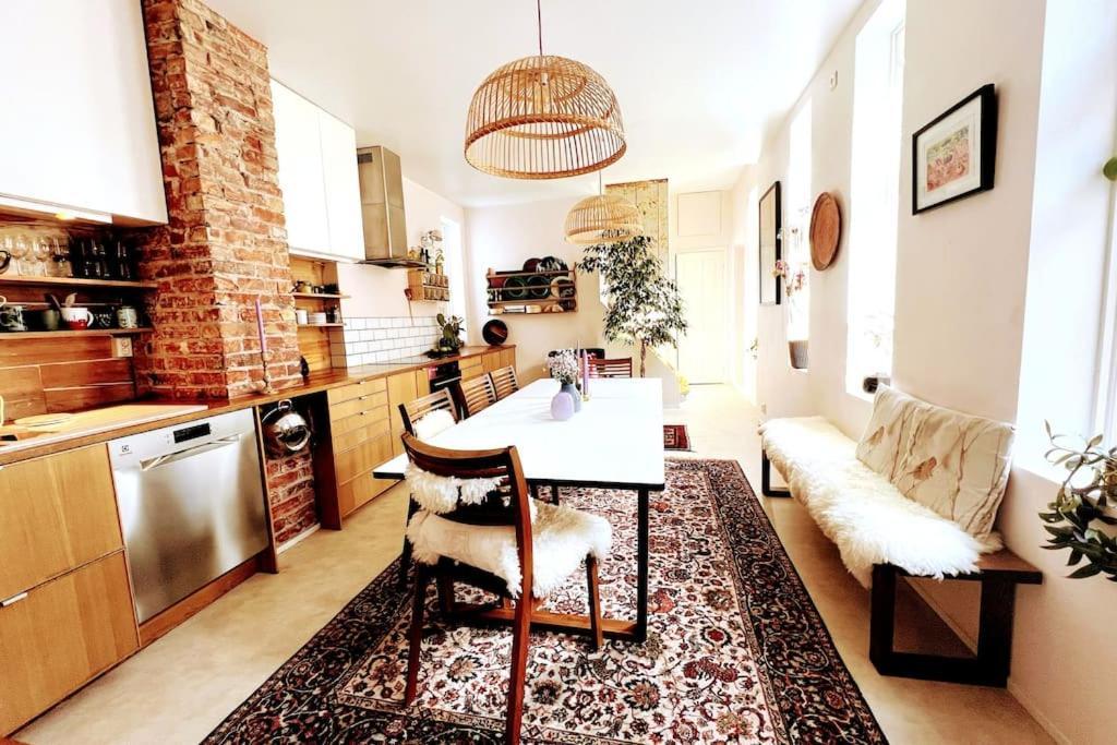 Apartment Spacious Historical Art Oasis In The Center *