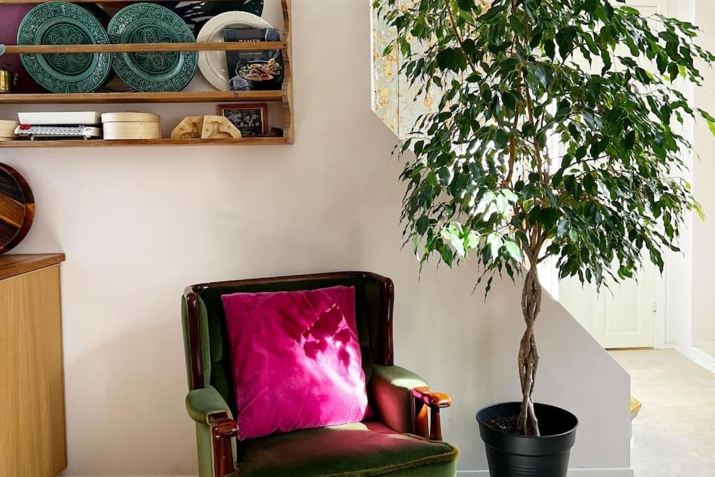 Apartment Spacious Historical Art Oasis In The Center Bergen