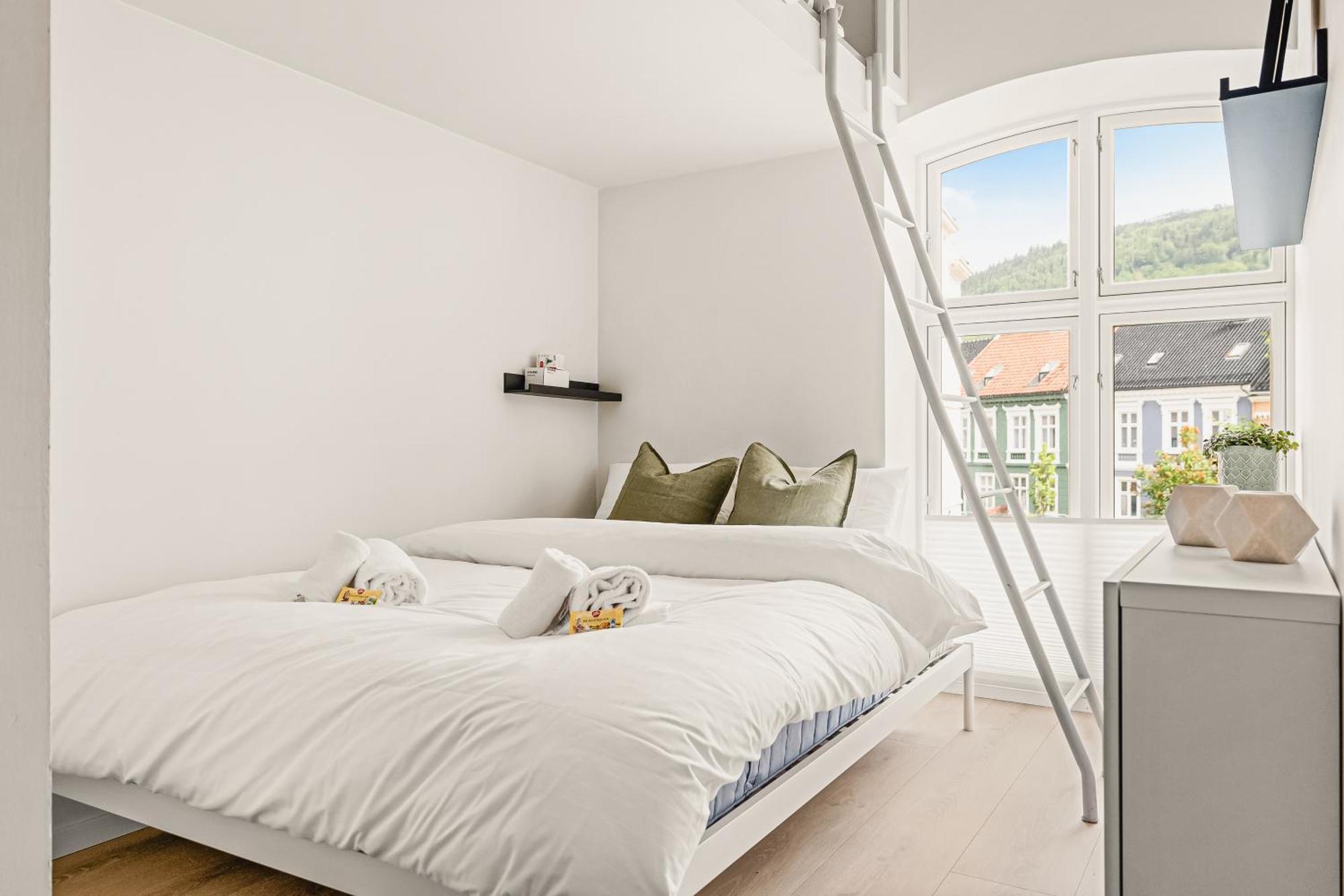 Apartment Dinbnb I Historical Building I 50m To Museum