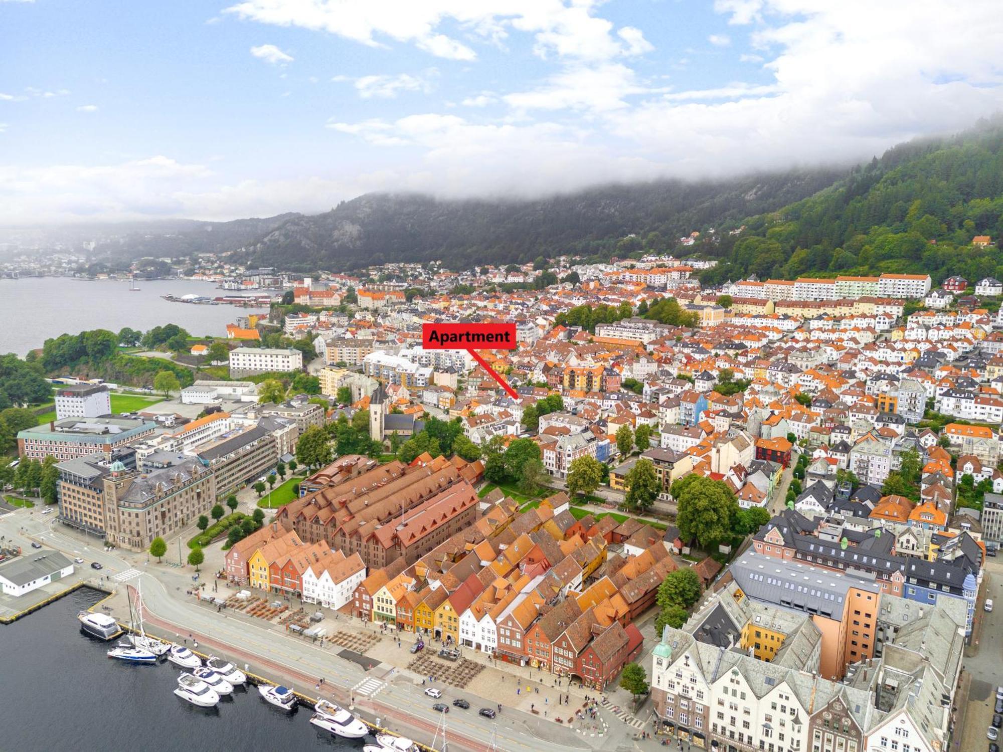 Apartment View To Bryggen - Renovated Dec 24 - Historic Cobblestone Street Bergen