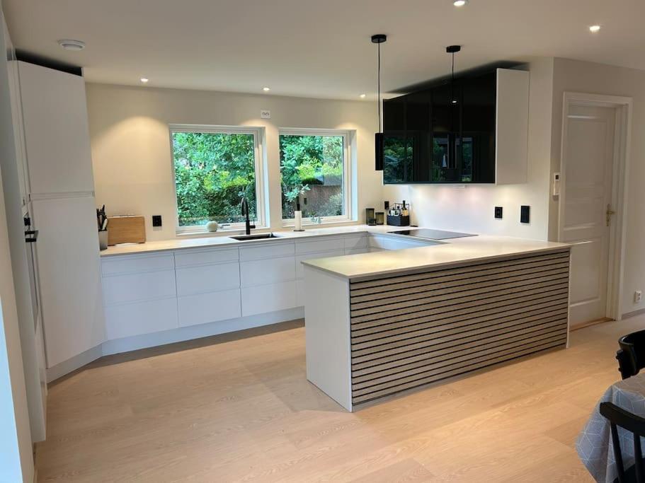 Villa Large With A Lovely Garden, Perfect For Families! *