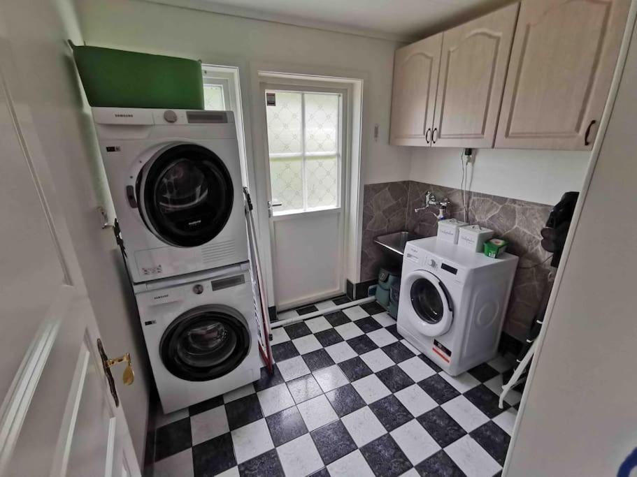Large With A Lovely Garden, Perfect For Families! *
