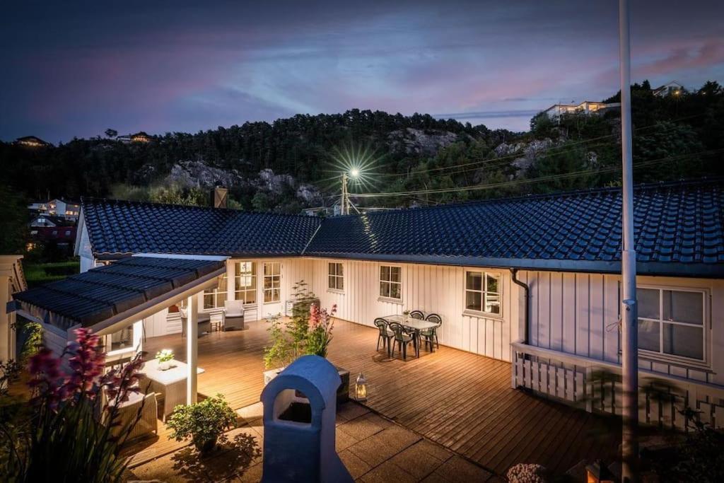 Large With A Lovely Garden, Perfect For Families! Bergen