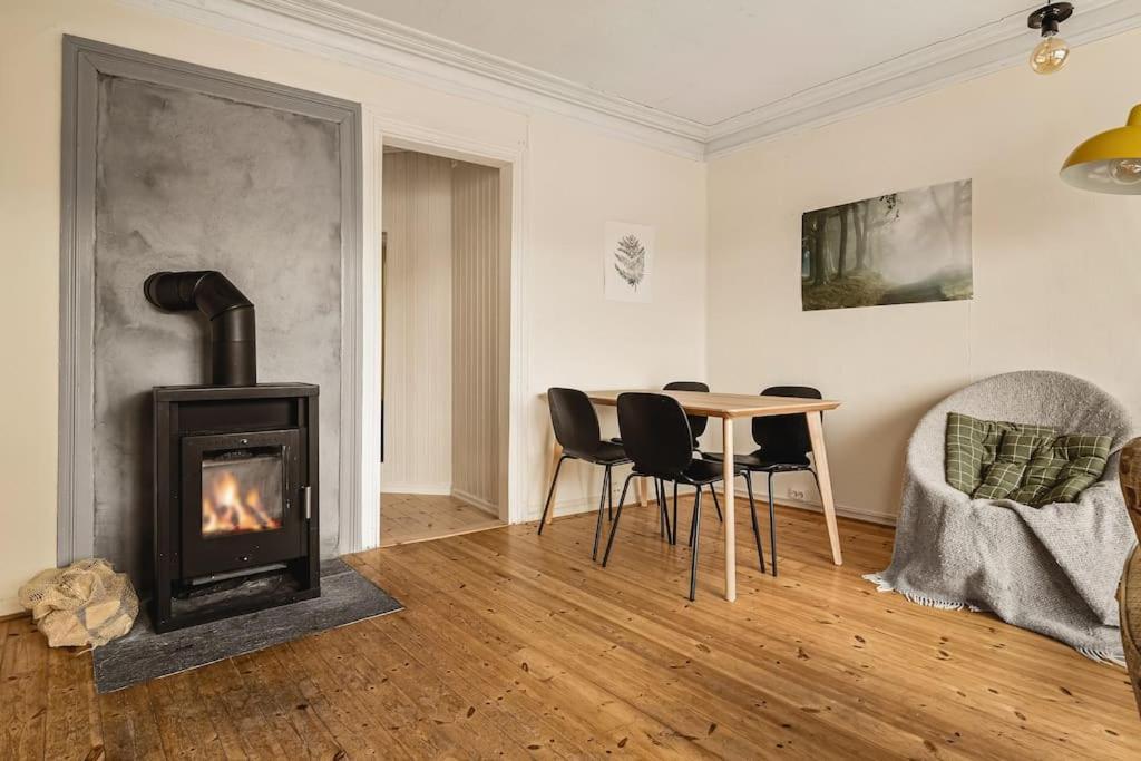 Nydelig Hus Med Privat Hage Og Fantastisk Utsikt Over Fisketorget, Bryggen Og Sentrum Apartment *
