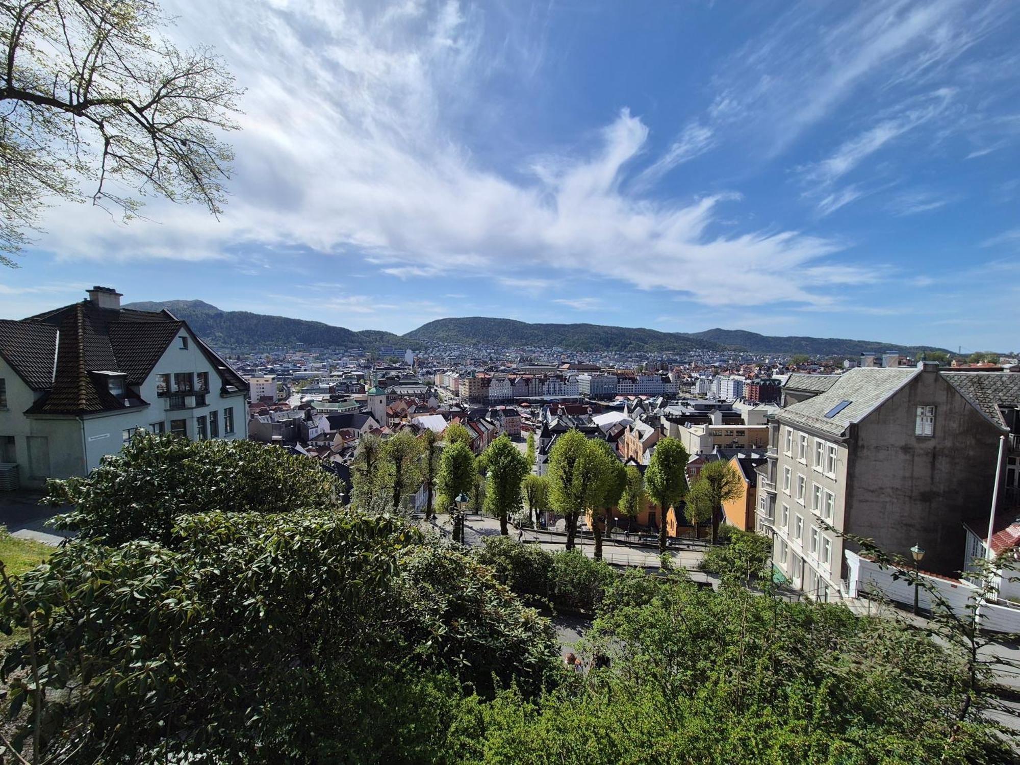 Nydelig Hus Med Privat Hage Og Fantastisk Utsikt Over Fisketorget, Bryggen Og Sentrum Apartment *