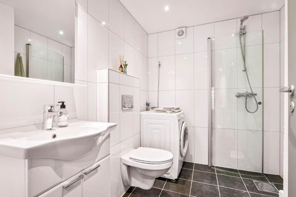 I Bergens Vakreste Gate - Nydelig Utsikt Over Innseilingen Til Bergen! Apartment *