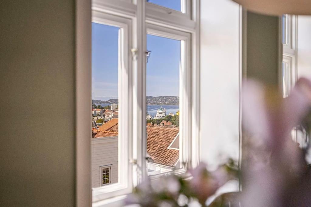 Căn hộ I Bergens Vakreste Gate - Nydelig Utsikt Over Innseilingen Til Bergen!