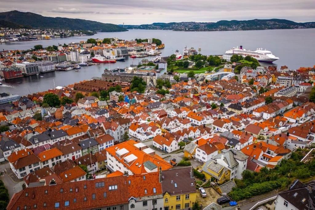 Căn hộ I Bergens Vakreste Gate - Nydelig Utsikt Over Innseilingen Til Bergen!