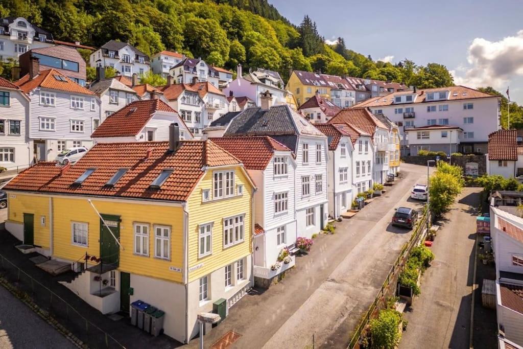 I Bergens Vakreste Gate - Nydelig Utsikt Over Innseilingen Til Bergen! Căn hộ *