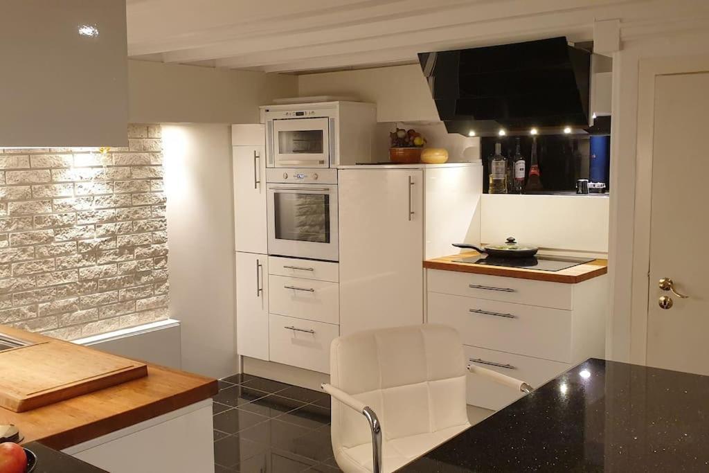 Lovely Big Unit With A Fantastic View Apartment *