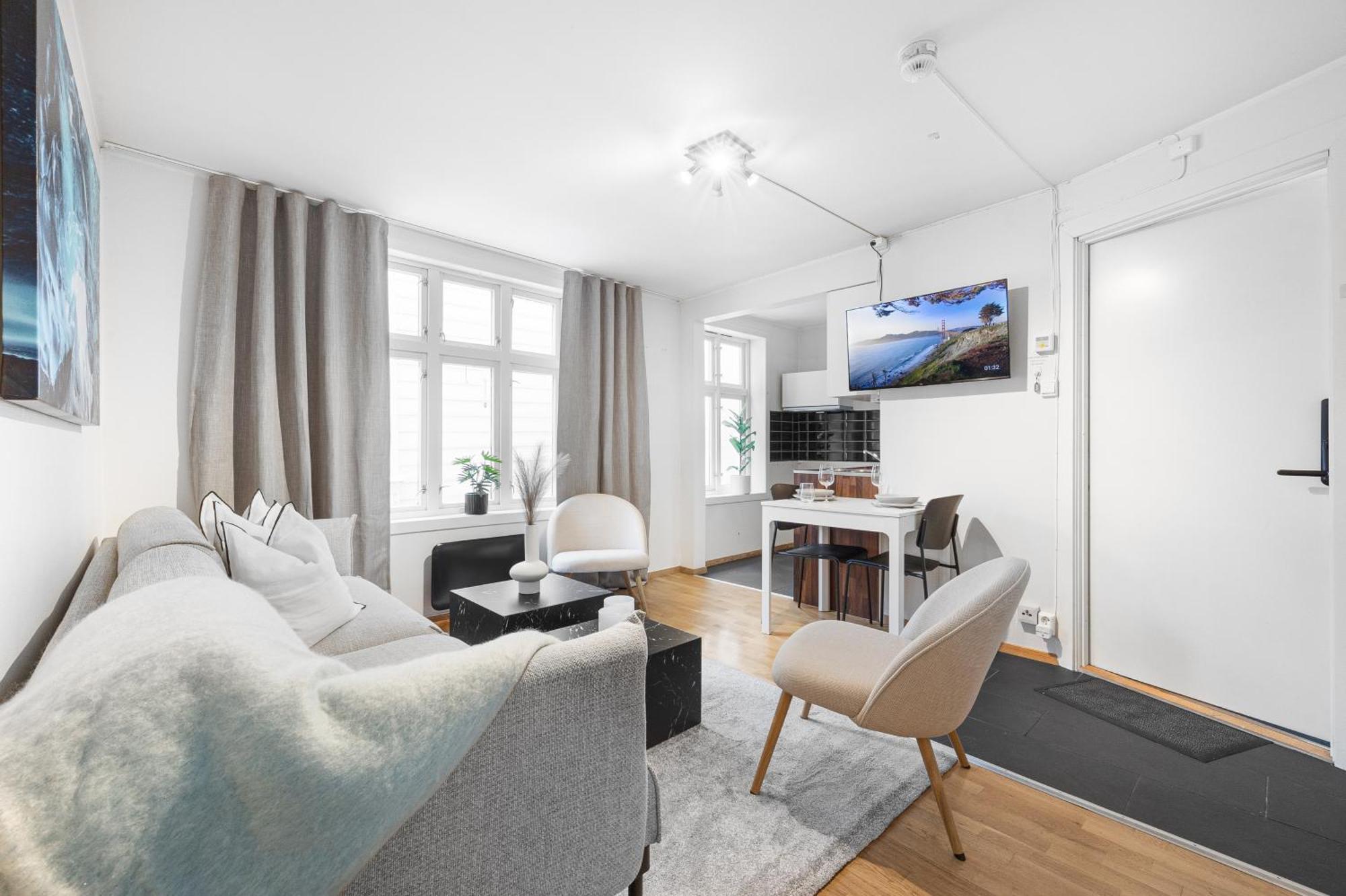 Homerentals - Behind Bryggen & Historic Cobblestone Streets - 2 Floor Renovated From February 2025 *
