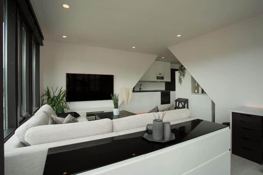 Penthouse 250m From Citycenter I Privat Balcony Apartamento *