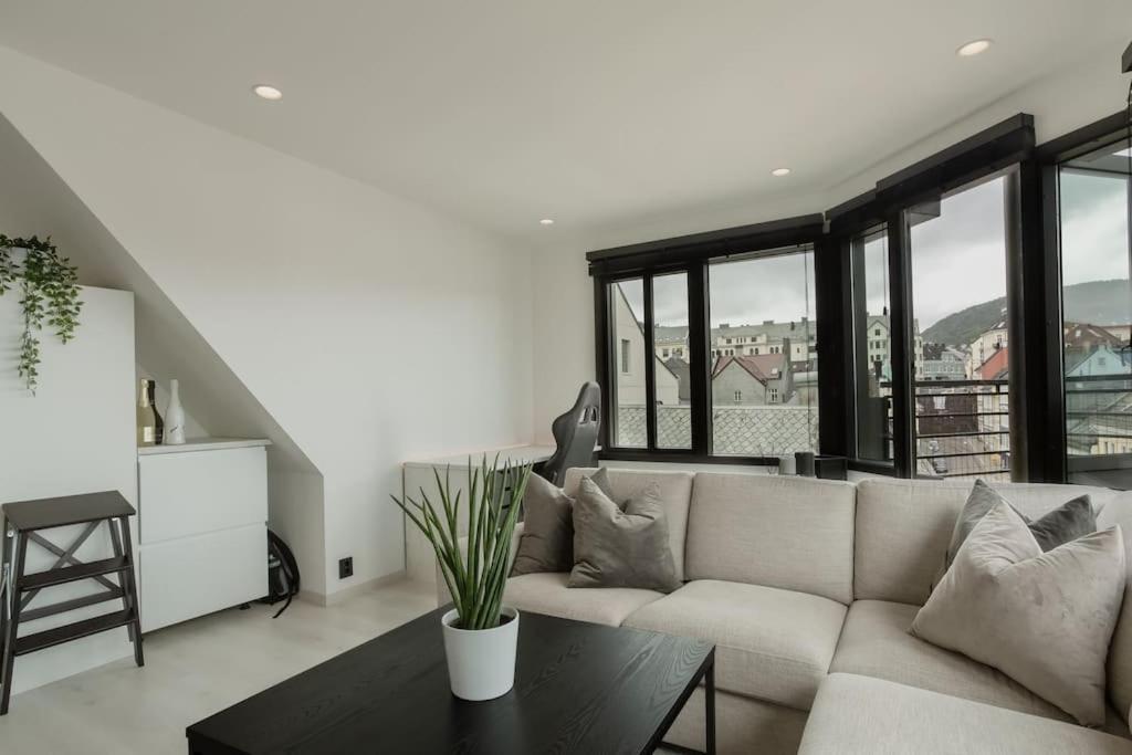 Penthouse 250m From Citycenter I Privat Balcony Apartamento *