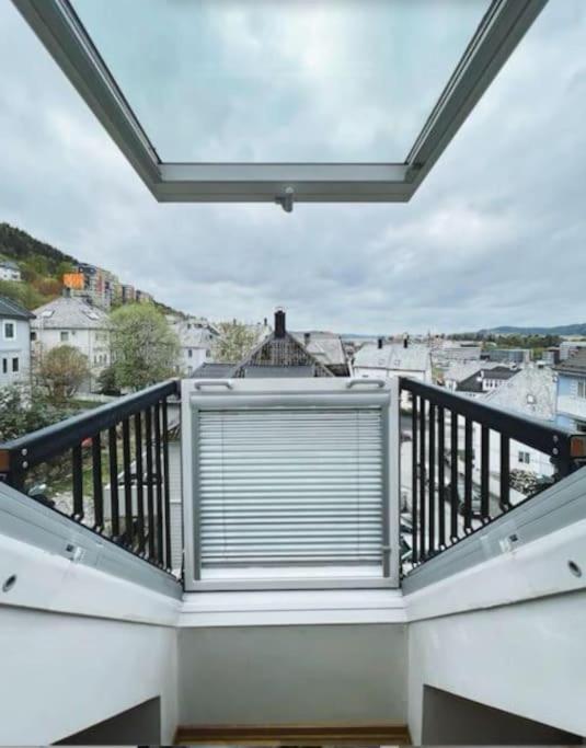 Apartment With Loft & Window Balcony, Free Parking