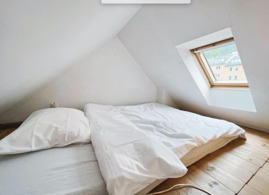 Apartment With Loft & Window Balcony, Free Parking *