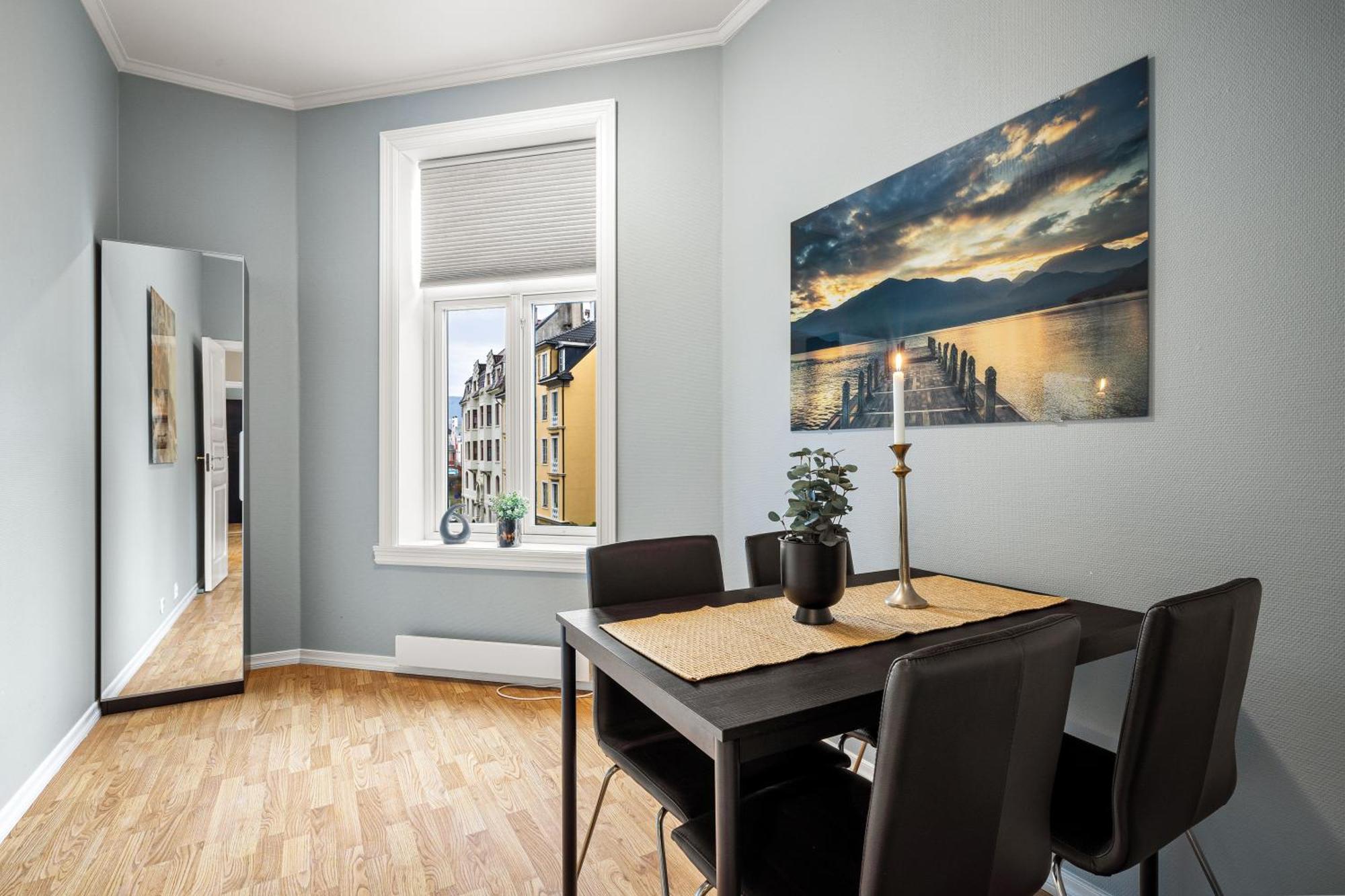 Rosen Apartment *