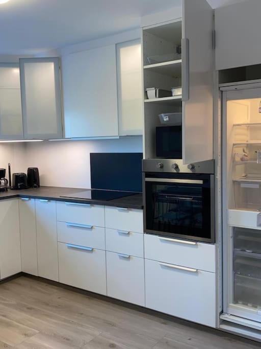 Moderne Og Fullt Utstyrt 3-rom Hageleilighet Sentrum Naer