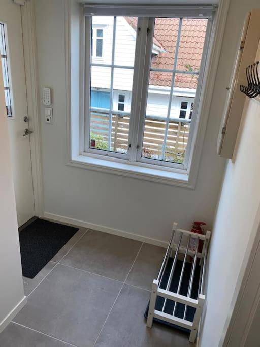 Apartment Moderne Og Fullt Utstyrt 3-rom Hageleilighet Sentrum Naer