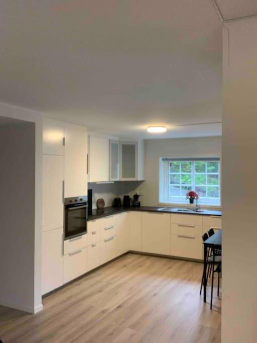 Moderne Og Fullt Utstyrt 3-rom Hageleilighet Sentrum Naer Apartment *