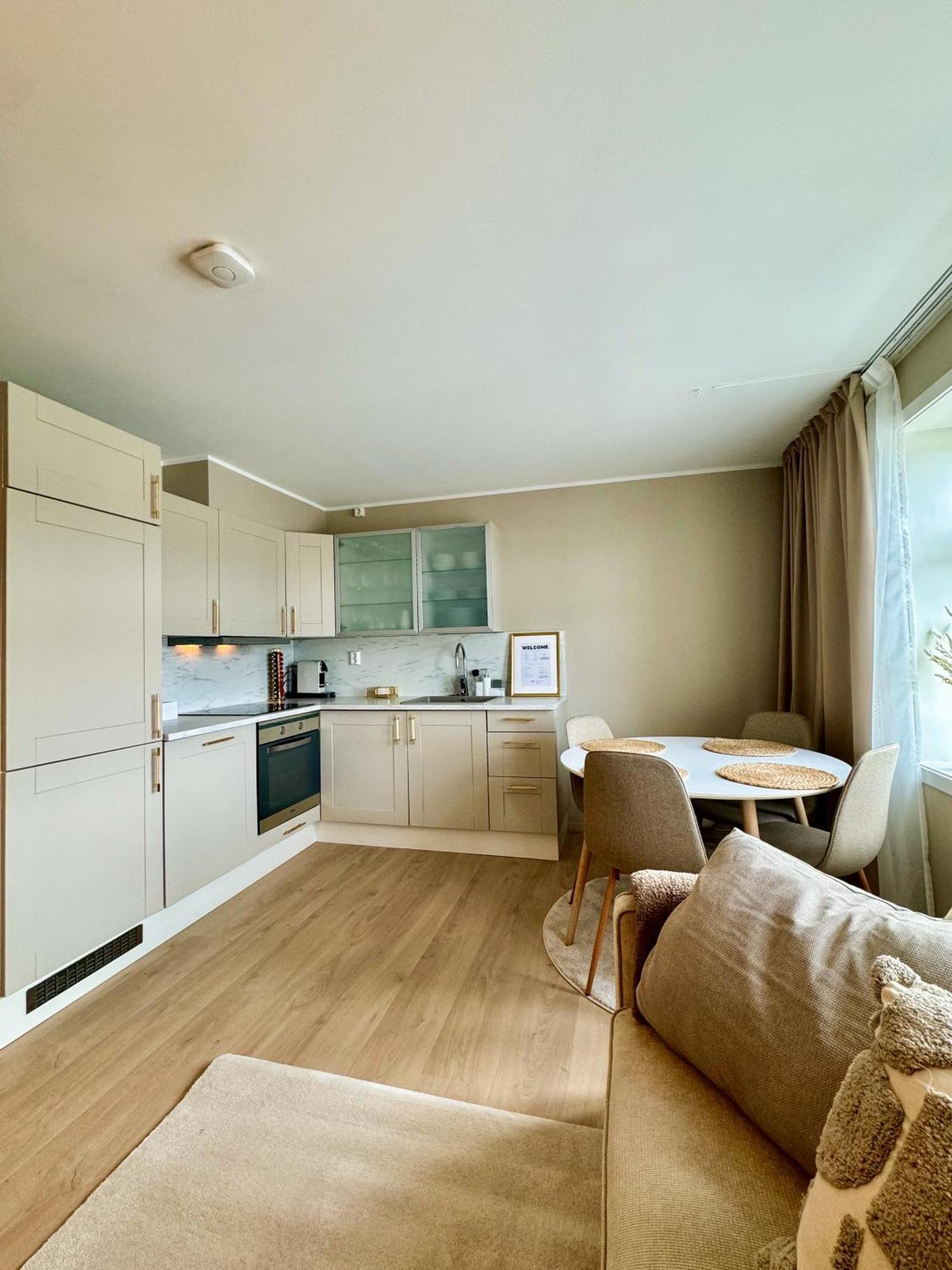 I Bergens Vakreste Gate - Nydelig Utsikt Over Innseilingen Til Bergen! Apartment