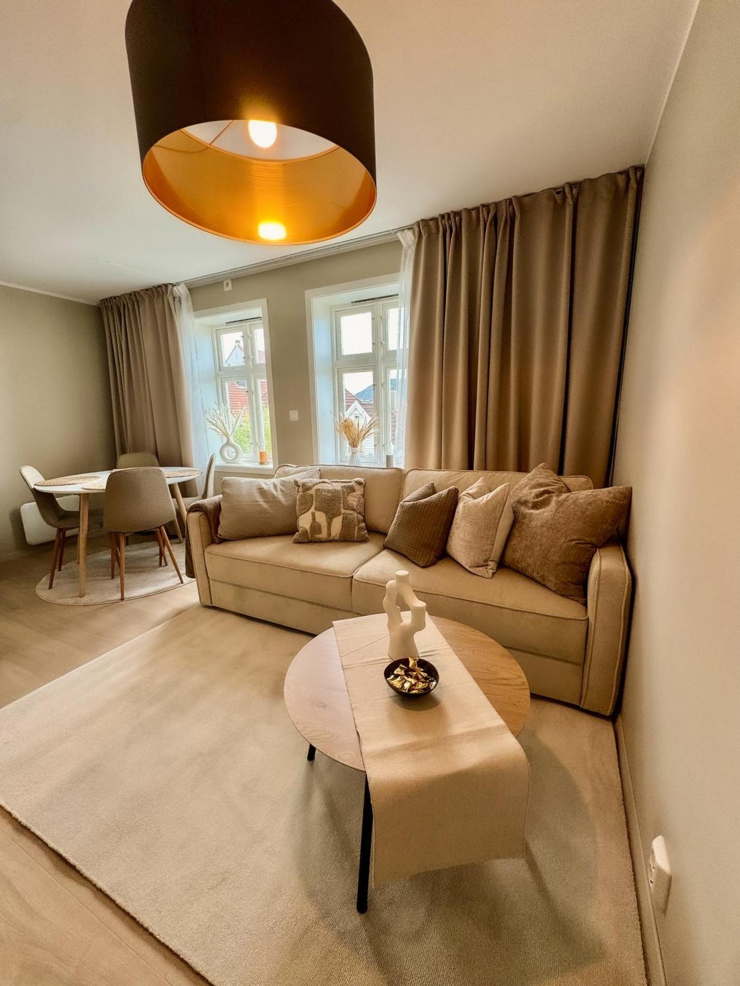 Apartment I Bergens Vakreste Gate - Nydelig Utsikt Over Innseilingen Til Bergen! *
