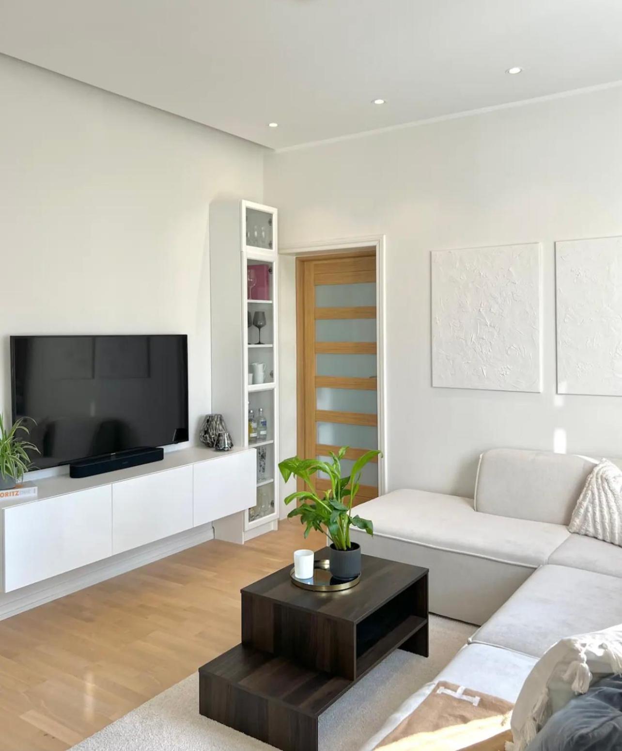 Apartment Sentrumsnaer Ved Sjoen! Fast Parkering *